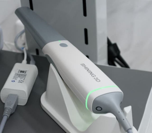 口腔内スキャナー｜池袋の歯医者・歯科「Lily Smile Dental Clinic」